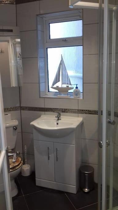 Between Piers, The Stylish Studio Flat In Cannon Place Hove Buitenkant foto