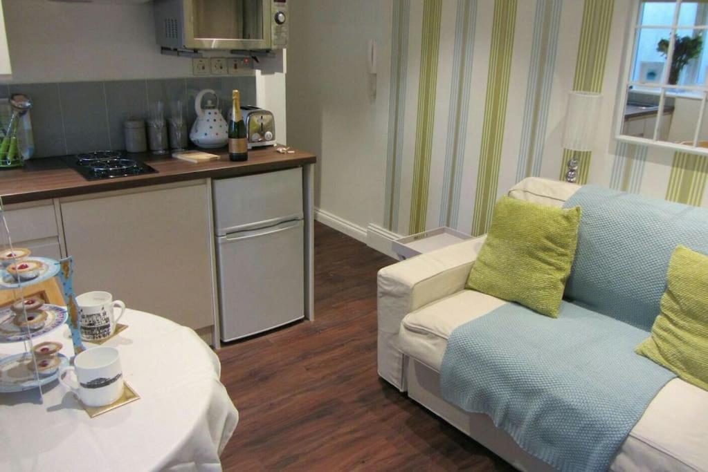 Between Piers, The Stylish Studio Flat In Cannon Place Hove Buitenkant foto